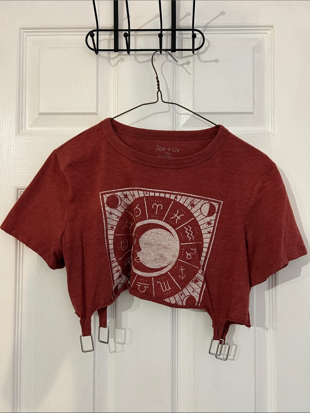 REWORKED/STYLES: Zoe + Liv Rust Red Cropped Zodiac Graphic Tee- small